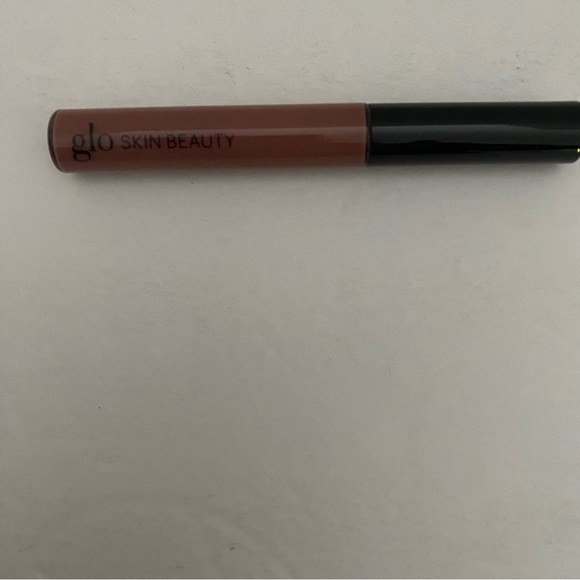 GLO Skin Beauty Conditioning Lip Gloss Secret Agent New Without Box - Picture 1 of 2